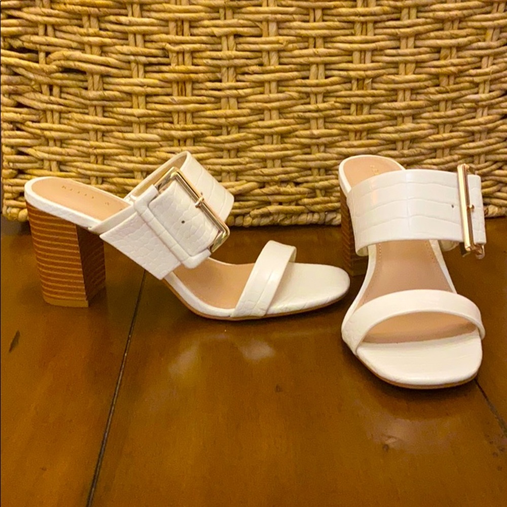 Kelly & Katie White Vinniee Sandal